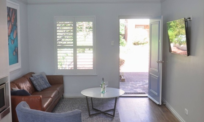 Middleton Beach Casa | Wake up to the smell of freshly ground coffee and the sound of waves