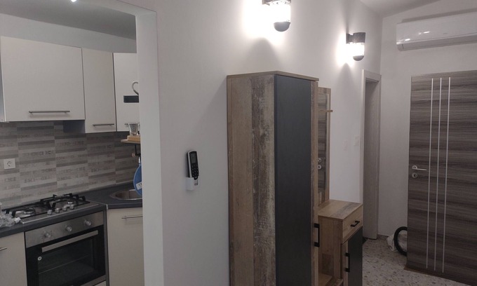 Lukovo Apartamento | Wake up to the sound of the waves: Apartment a step away from the beach!