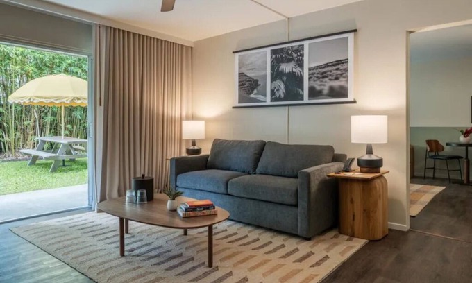 Historic Kailua Village Casa | Wake Up to Wellness: Garden Yoga, Pool Dips & Bike Rides Included