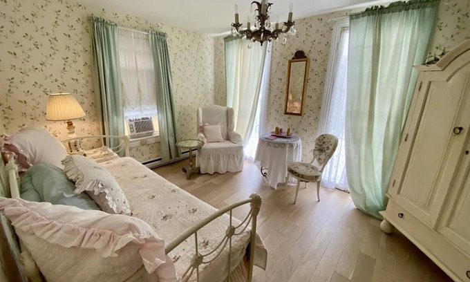 Spring Lake Cama Y Desayuno | Walden on the Pond Hotel
