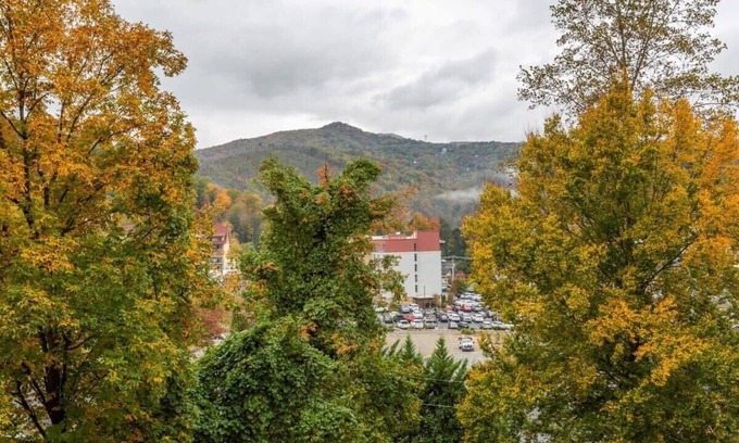 Gatlinburg Condominio | Walk 2 Downtown Gatlinburg/Awesome Mountain Views