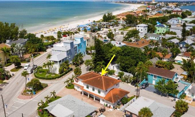 Sunset Beach Casa | ¡Camina descalzo un minuto hasta la playa de arena blanca y los restaurantes cercanos! Mascotas ok