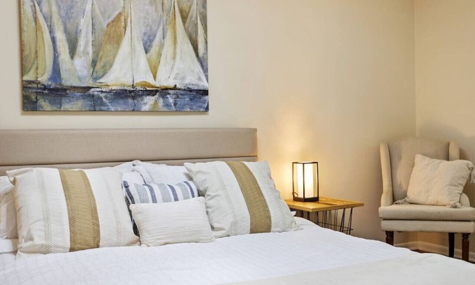 Fuquay-Varina Casa | Walk Downtown - Private Retreat w King Bed