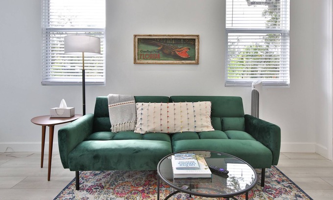 Gillespie Park Casa | Walk Downtown! Work & Relax, Modern, Pet welcome