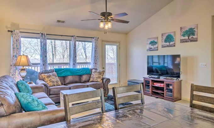 Branson West Apartamento | Walk-In Branson West Condo with Balcony, Pool Access