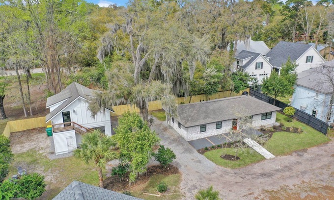 Olde Town Casa | Walk into Bluffton/ BOHO Home & Carriage House-HA