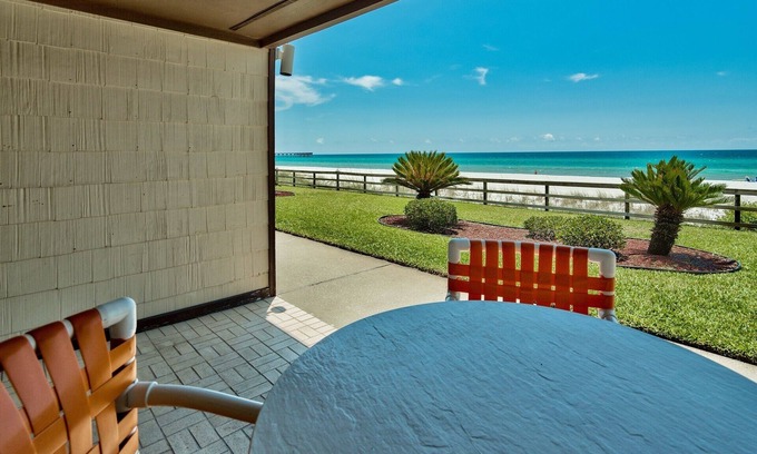 Panama City Beach Villa | Salir por la puerta de la playa / Walk To Pier Park, frente a la playa