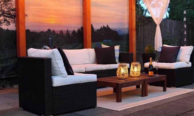 Dundee Casa | Walk Score: 99, Outdoor Oasis: Outdoor Shower, Fire-Pit, BBQ, Swing, Fast Wifi.