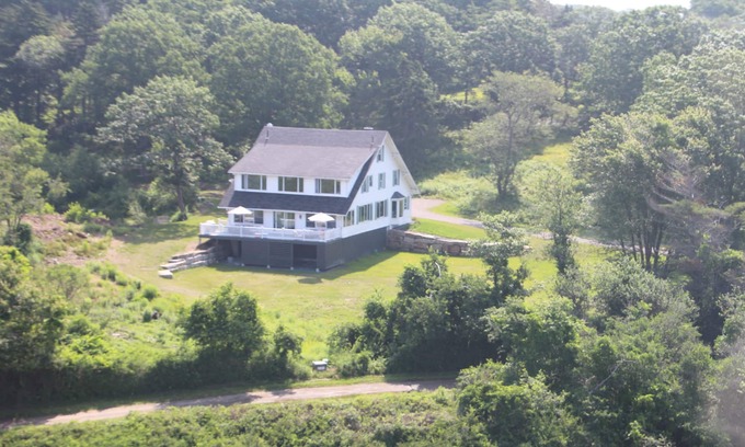 Cape Elizabeth Otro | Walk the beach or watch the tides from "Boatyard". 6 bedrooms, AC, waterfront!