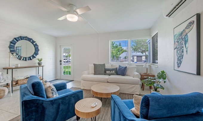 Lake Park Casa | Walk to 5th Ave and beach! New Renovation, perfect vacation house with lanai