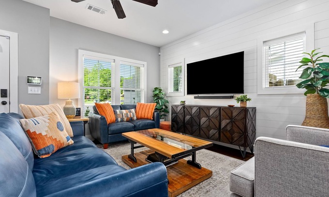 Auburn Casa | Walk to Auburn Campus \ Park at Home Free \ Golf - Tennis Easy Drive