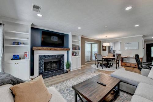 Alpharetta Casa | Walk to Avalon or Downtown 3