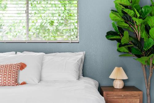 Barton Hills Casa | Walk to BartonSwim, Eat at SoCO Sleeps 8