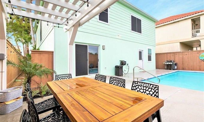 South Padre Island Casa | Walk to Bay & Beach! Private Pool! Foosball! Games