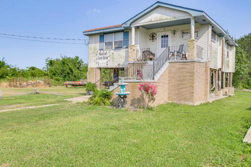 Delacroix Apartamento | Walk to Bayou Home with Patio in Delacroix!