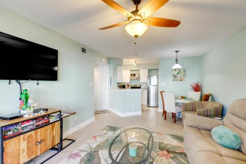Ocean Side Village Apartamento | Walk to Beach 1st-Floor Unit with Pool in Melbourne