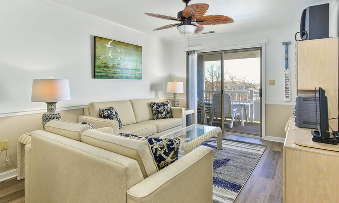 Heron Harbour Isle Condominio | Walk to Beach 3rd-Floor Condo w/ Large Balcony, Sunset Views & Shared Pools