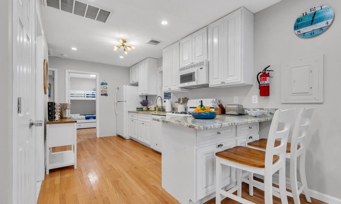 Seaside Heights Cabaña | Walk to Beach! 4 Beach Badges Included. BBQ + Fire Pit. Towels + Linens Included