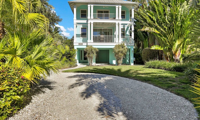 Longbeach Village Casa | Walk to Beach, Amazing Views, Longboat Key, Aqua Bay