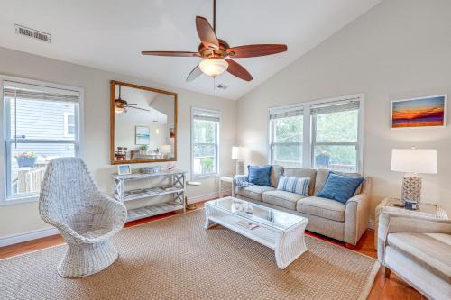 Colington Casa | Walk to Beach and Boat Ramp Home with Outdoor Area