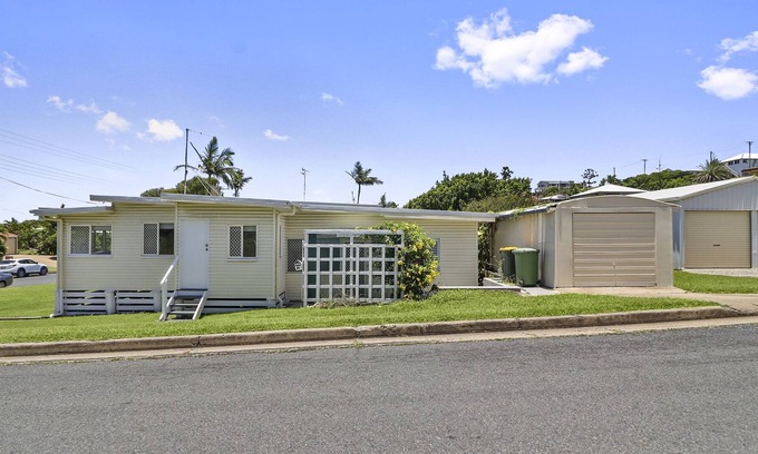 Emu Park Casa | WALK TO BEACH
