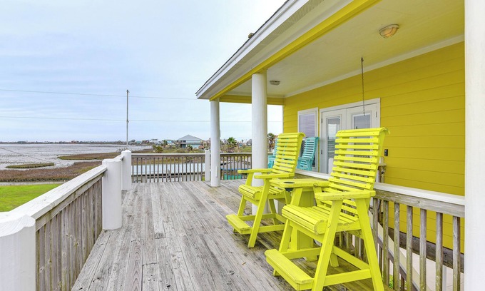 Port Bolivar Casa | Walk to Beach: Bayfront Gilchrist Getaway!