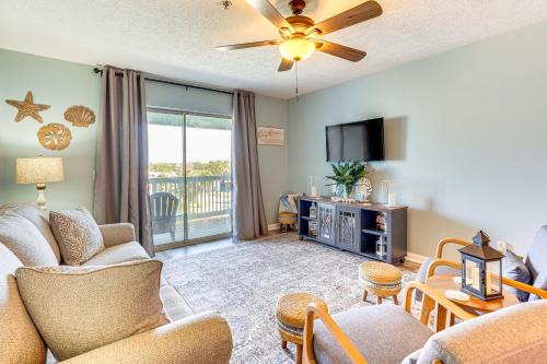 Bahama Beach Apartamento | Walk to Beach Condo with Balcony in PCB!