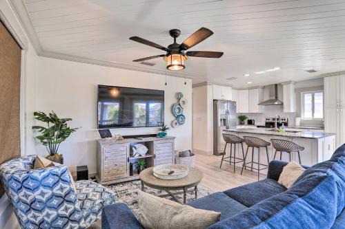 Indian Shores Apartamento | Walk to Beach Condo with Deck in Indian Shores
