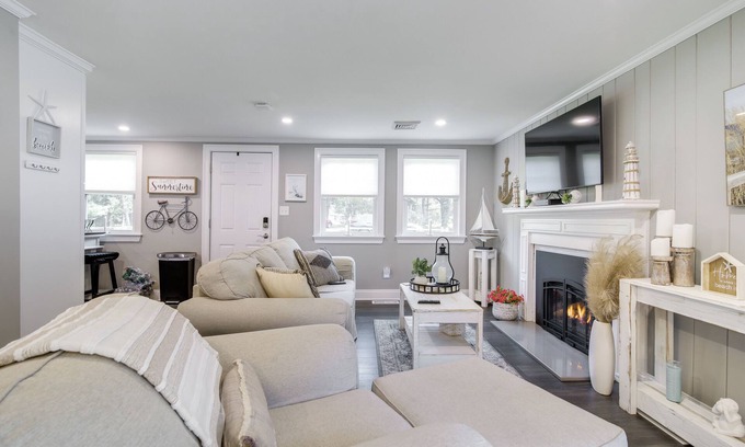 South Dennis Cabaña | Lovely Dennis Cottage - Walk to Beach!