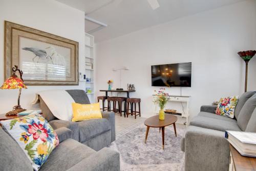 Cocoa Beach Apartamento | Walk to Beach Dog-Friendly Gem in Cocoa Beach!