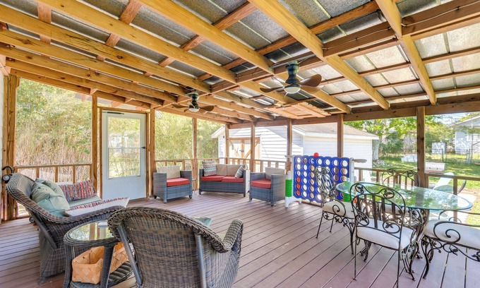 Navy Point Casa | Walk to Beach: Family Getaway in Pensacola