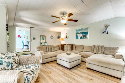 Fort Walton Beach Casa | Walk to Beach Fort Walton Coastal Retreat