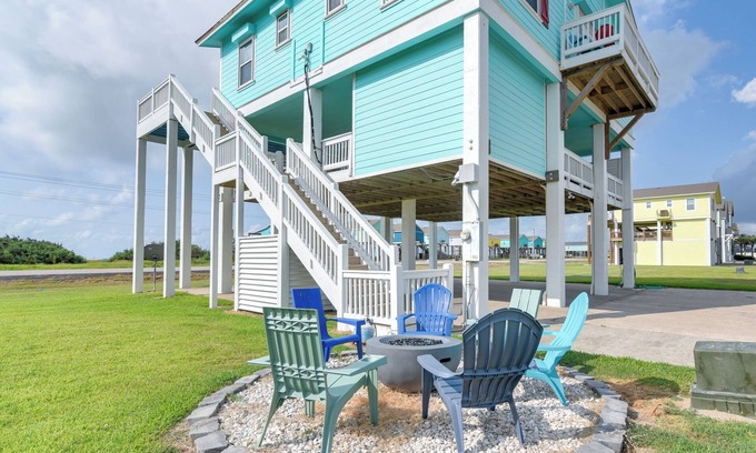 Port Bolivar Casa | Walk to Beach: Home w/ Hot Tub & Deck in Gilchrist
