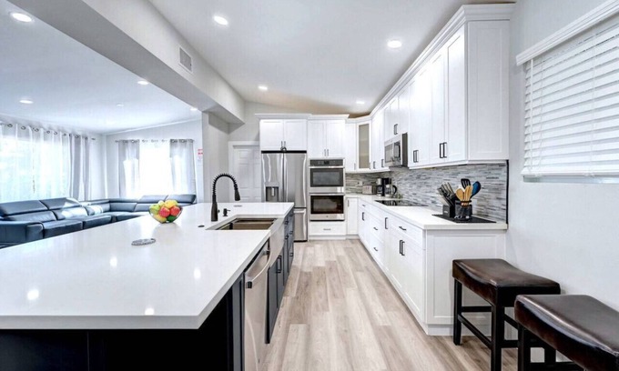 Hollywood Lakes Villa | Walk to Beach Luxury 4BR/4BA Villa Hollywood Lakes