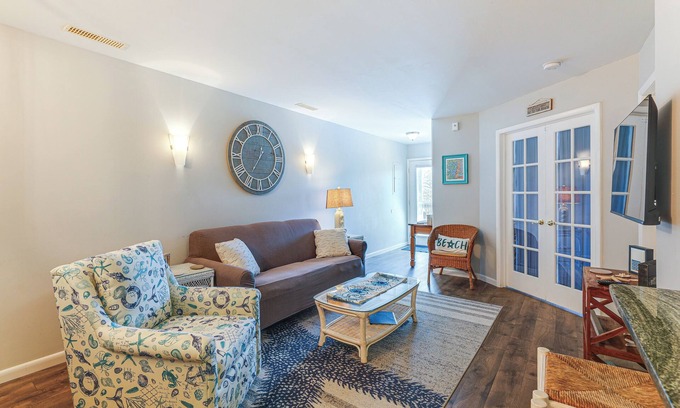 Caine Woods Condominio | Walk to Beach: Newly Remodeled Condo in Ocean City