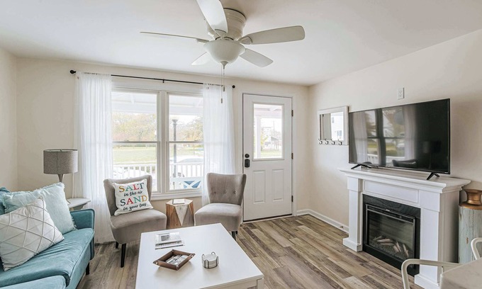 Cape Charles Casa | Walk to Beach & Park, Firepit & BBQ | Deja Blu I