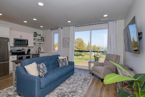 Traverse City Apartamento | Walk to Beach Penthouse Condo in Traverse City!
