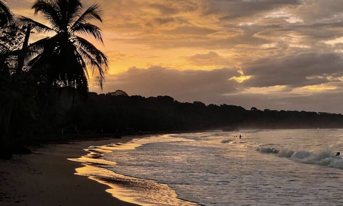 Manzanillo Casa | Walk to Beach | Poolside View | Local Vibes