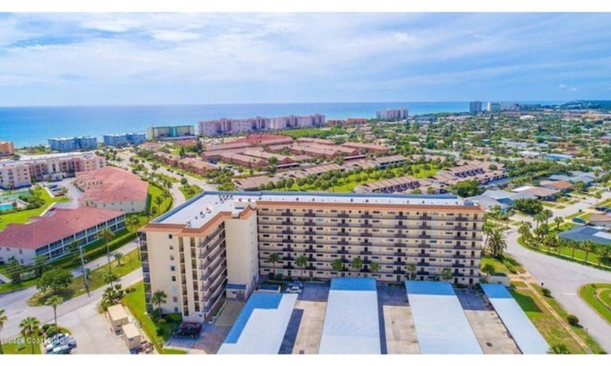 Indian Harbour Beach Condominio | Walk to Beach Quiet Community awesome Amenities!