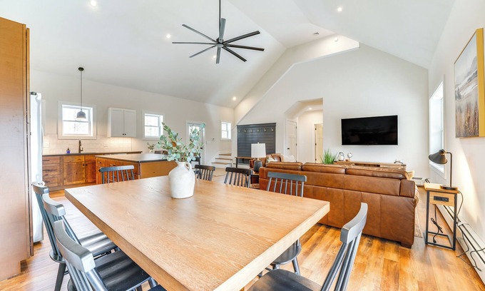 Sebago Casa | Walk to Beach & Sebago Lake: Luxe Family Getaway!