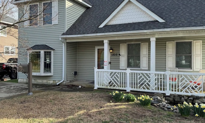 Bayview Casa | Walk to Beach! Spacious 4-bedroom house in charming Norfolk-this home has it ALL