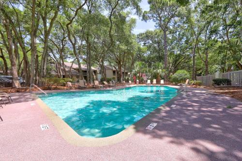 Folly Field Casa | Walk to Beach Pet Friendly BBQ Grill