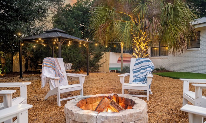 El Centro Beach Casa | Walk to Beach, Hot Tub, Fire Pit, King Bed! Ask about monthly rentals in winter!