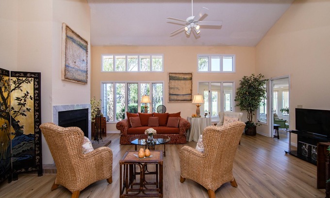 Sawgrass Condominio | A pie de playa y vistas al golf íntimo, en un condominio con encanto