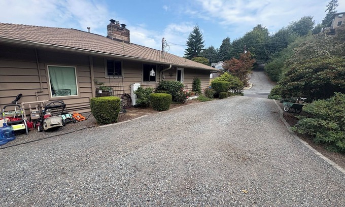 Mukilteo Casa | Walk to Beaches, Parks & Dining.n2BR Getaway with Fitness Room, AC, No Pets