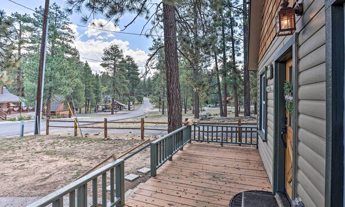 Big Bear Lake Cabaña | Walk to Big Bear Lake: Cozy Cabin w/ Deck