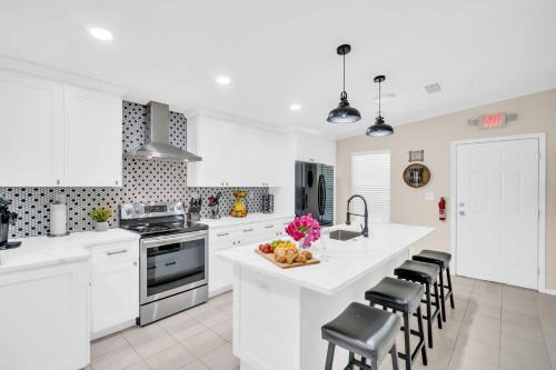 Dunedin Casa | Walk to Blue Jays, Breweries, Marina & Beaches