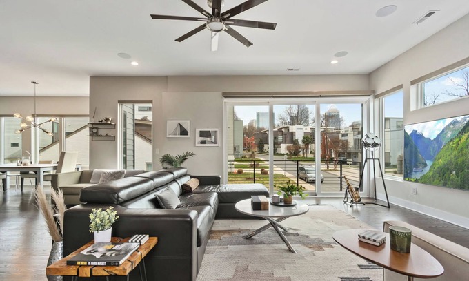 Third Ward Casa | Walk to BOA Stadium & Uptown, Rooftop HotTub, Private Gym.