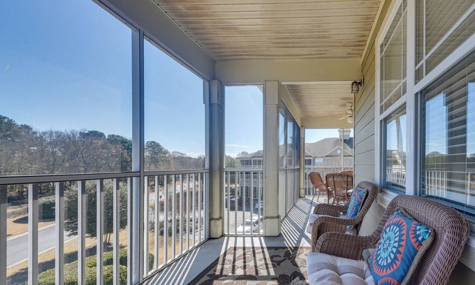 Calabash Condominio | Walk to Crow Creek Golf Club: Condo w/ Pool!
