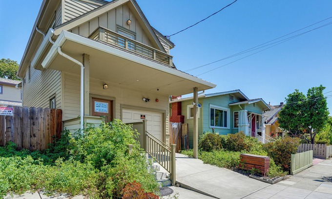 Dimond Casa | Walk to Dimond District Gems: Home in Oakland